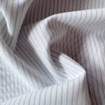 Poplin med smalle blå striber