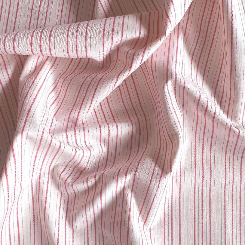 Poplin med røde striber