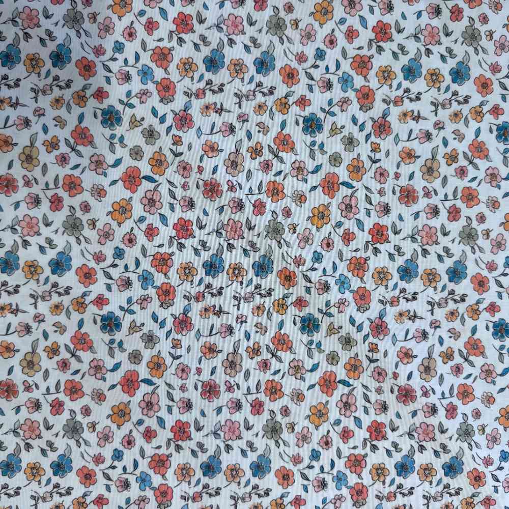 Poplin patchwork stof med søde små blomster