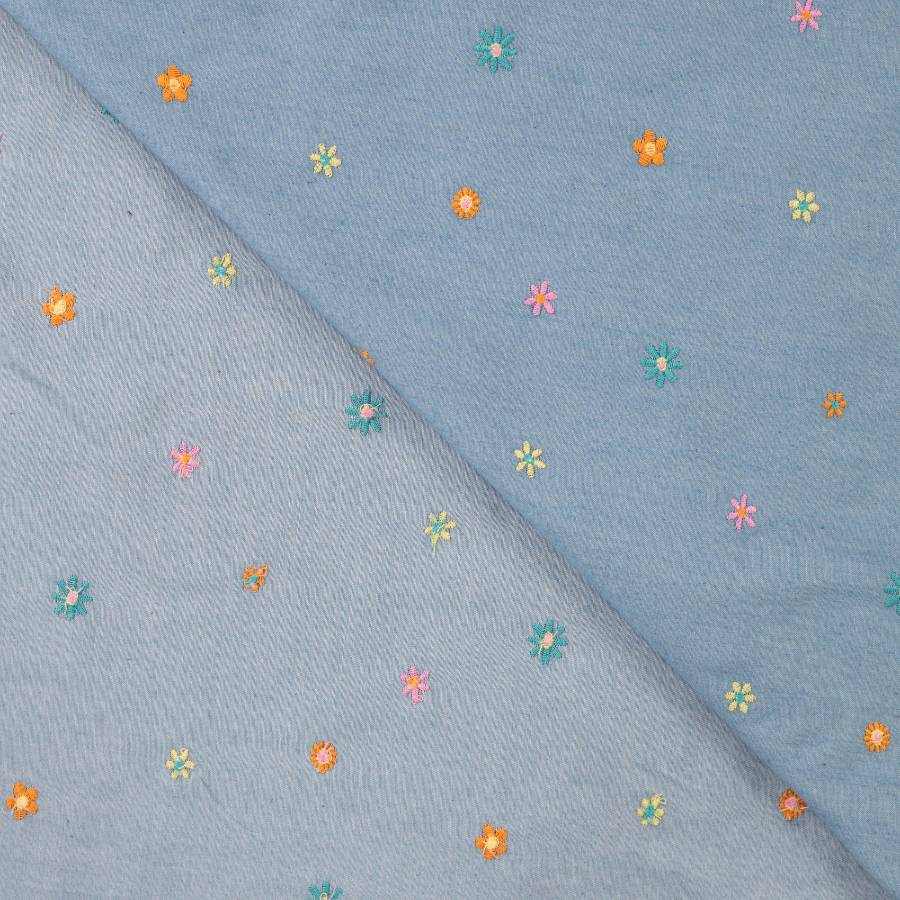 Chambray med broderi - lys denim med blomster - Billede 3