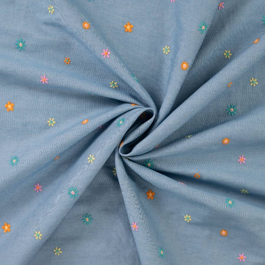 Chambray med broderi - lys denim med blomster - Billede 4