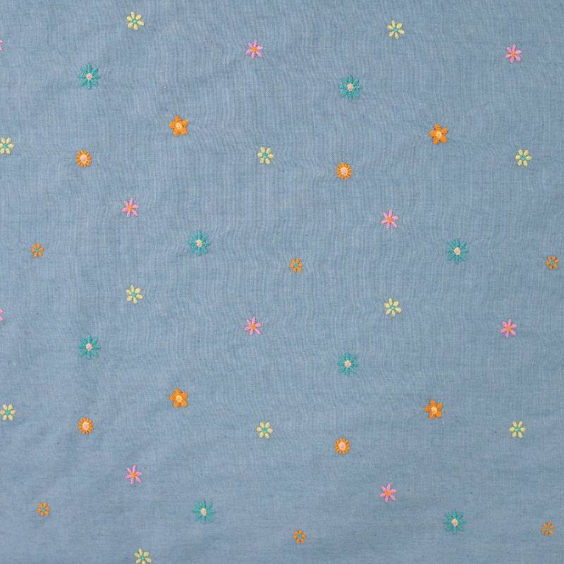Chambray med broderi - lys denim med blomster