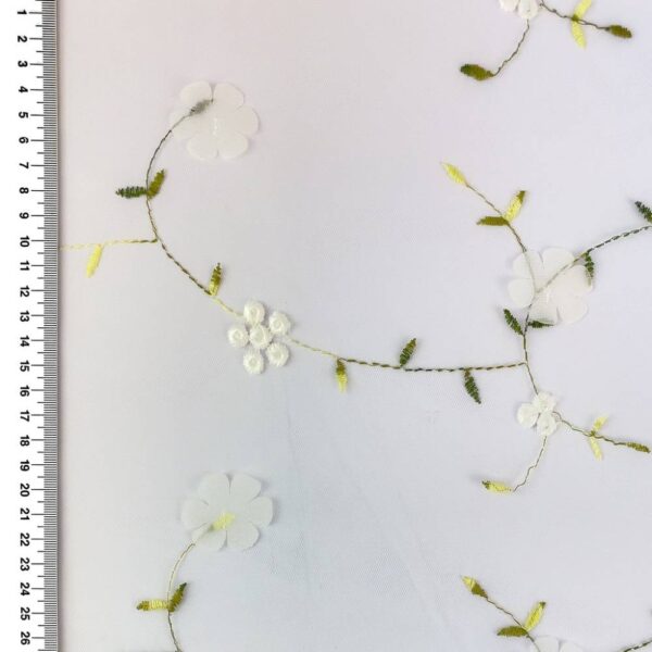 Tyl - broderi og blomster i offwhite