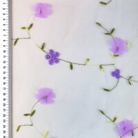 Tyl - broderi og blomster i lavendel