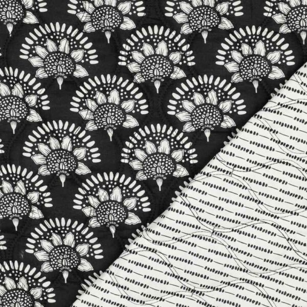 Quilt - Hvide blomster på sort