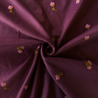Babyfløjl - Blomster broderi på vinrød
