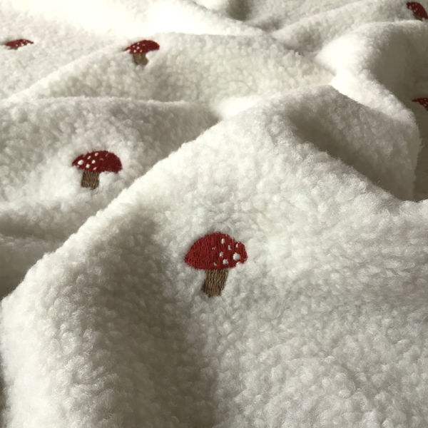 Teddy - Offwhite med svampebroderi