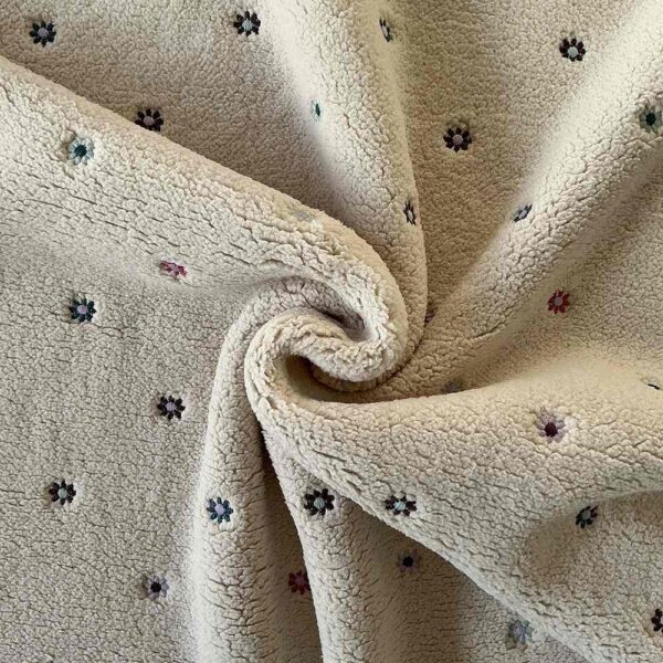 Teddy - Lilla blomster broderi på ecru