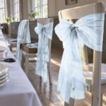 Stolesløjfe af organza i isblå til bryllup