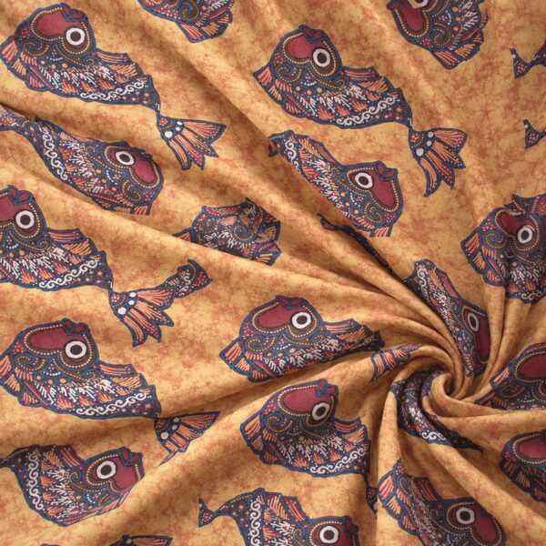 Viscose - Batik fisk på okkergul
